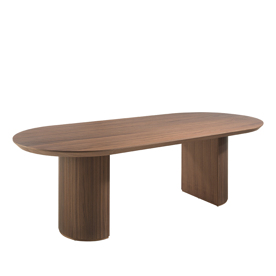 Dining table in walnut wood