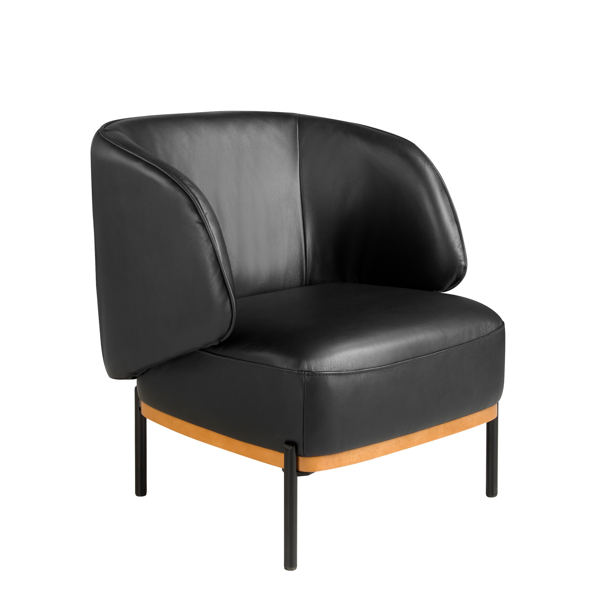 Черное кожаное кресло