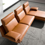 Chaise longue droite en cuir terracotta marron