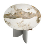 Tavolo da pranzo rotondo in marmo porcellanato, noce e legno argentato