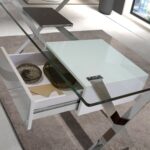 Bureau en bois blanc et acier chromé avec plateau en verre trempé