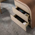 Bureau en simili cuir et noyer