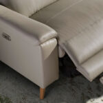 3-Sitzer-Relax-Sofa aus taupefarbenem Leder